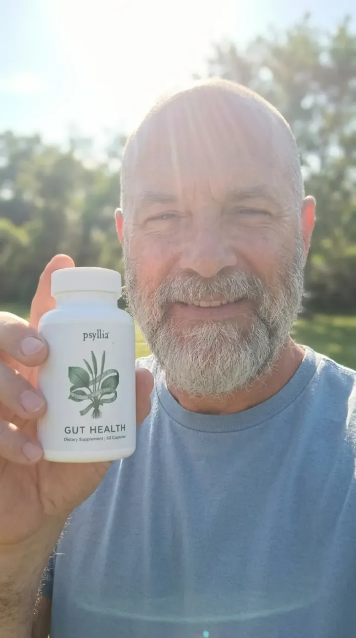 Customer holding Psyllia bottle